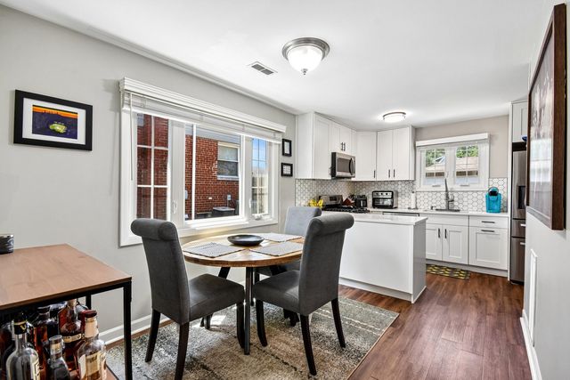 728 N Kennicott Avenue, Arlington Heights, IL 60004