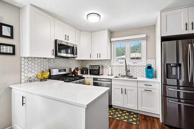 728 N Kennicott Avenue, Arlington Heights, IL 60004