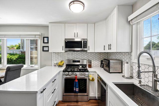 728 N Kennicott Avenue, Arlington Heights, IL 60004