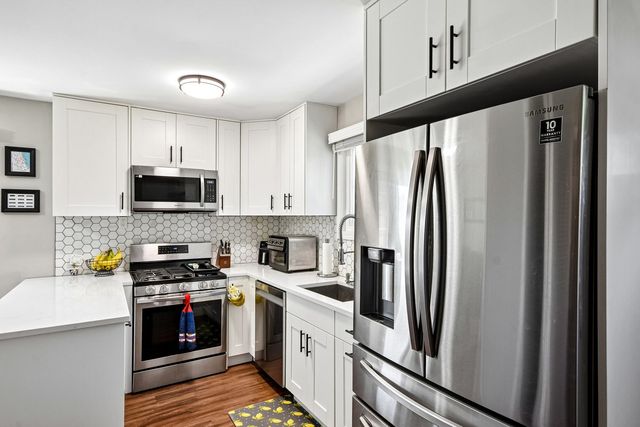 728 N Kennicott Avenue, Arlington Heights, IL 60004