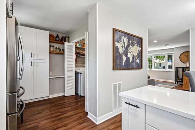 728 N Kennicott Avenue, Arlington Heights, IL 60004