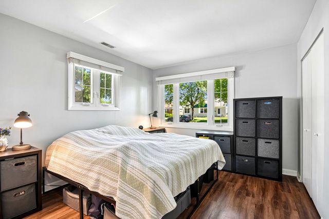 728 N Kennicott Avenue, Arlington Heights, IL 60004