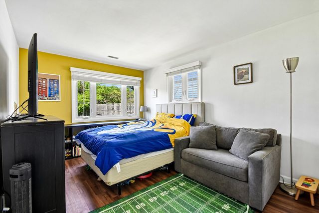 728 N Kennicott Avenue, Arlington Heights, IL 60004