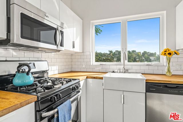 2275 Ewing Street, Los Angeles, CA 90039