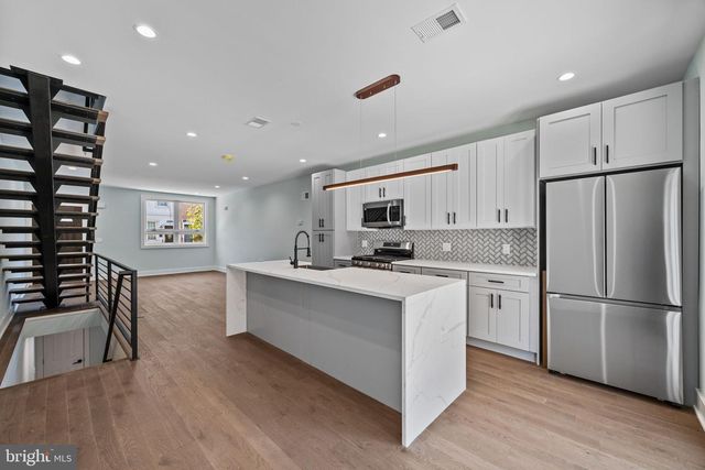 2202 E HUNTINGDON ST, Philadelphia, PA 19125