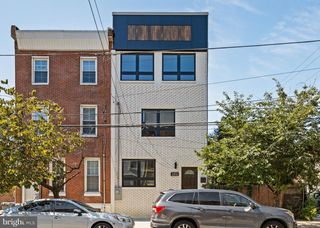 2202 E HUNTINGDON ST, Philadelphia, PA 19125