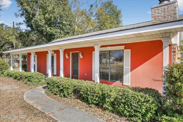 17080 Fenton Dedeaux Road, Kiln, MS 39556