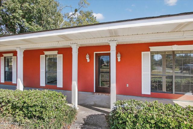 17080 Fenton Dedeaux Road, Kiln, MS 39556