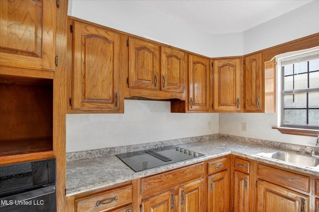 17080 Fenton Dedeaux Road, Kiln, MS 39556