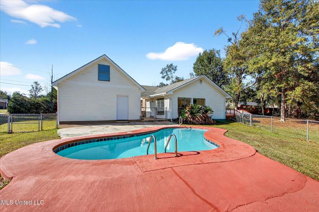 17080 Fenton Dedeaux Road, Kiln, MS 39556