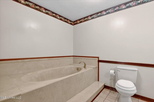 17080 Fenton Dedeaux Road, Kiln, MS 39556