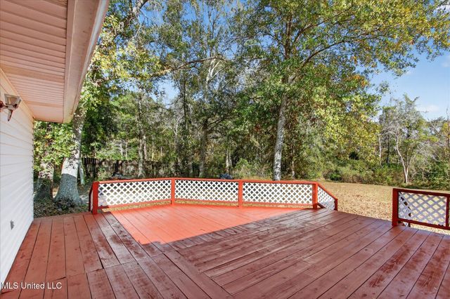 17080 Fenton Dedeaux Road, Kiln, MS 39556