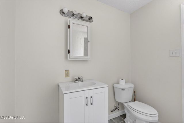 17080 Fenton Dedeaux Road, Kiln, MS 39556