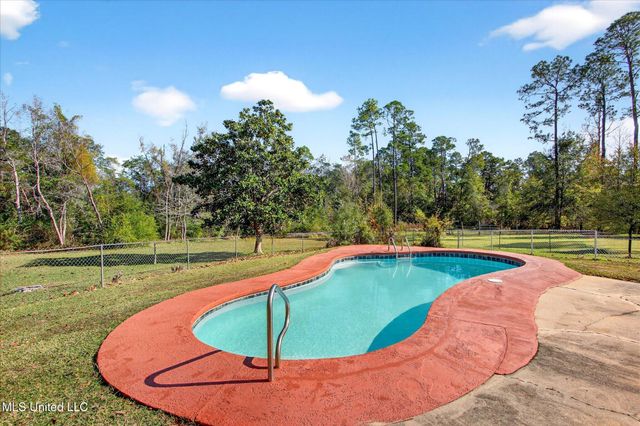 17080 Fenton Dedeaux Road, Kiln, MS 39556