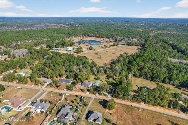 17080 Fenton Dedeaux Road, Kiln, MS 39556