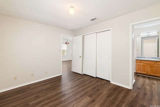 9213 Shadow Crest Dr, Converse, TX 78109