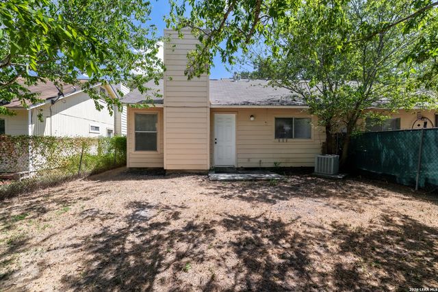 9213 Shadow Crest Dr, Converse, TX 78109