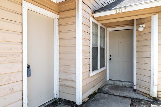 9213 Shadow Crest Dr, Converse, TX 78109