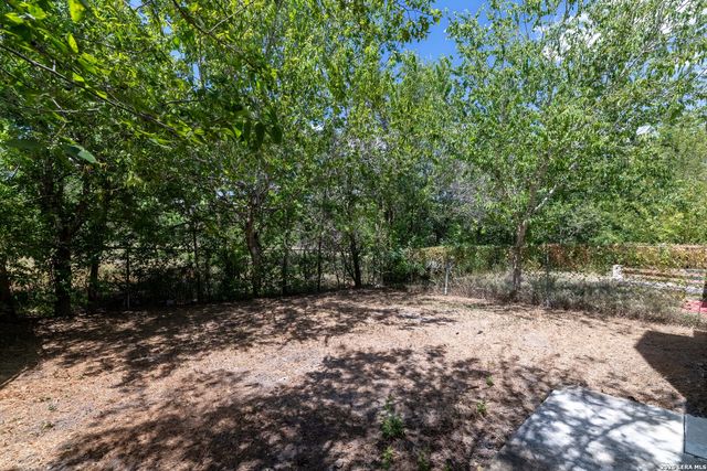 9213 Shadow Crest Dr, Converse, TX 78109