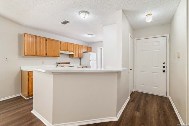 9213 Shadow Crest Dr, Converse, TX 78109