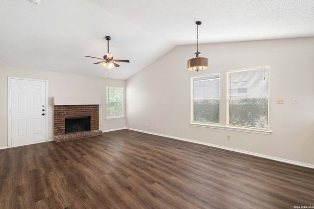 9213 Shadow Crest Dr, Converse, TX 78109