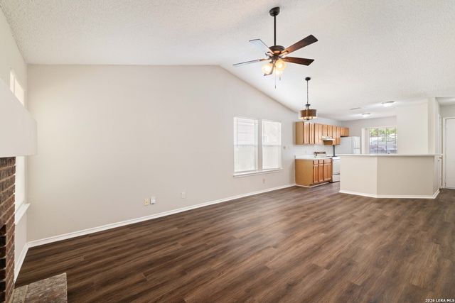 9213 Shadow Crest Dr, Converse, TX 78109