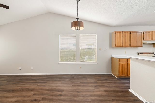 9213 Shadow Crest Dr, Converse, TX 78109
