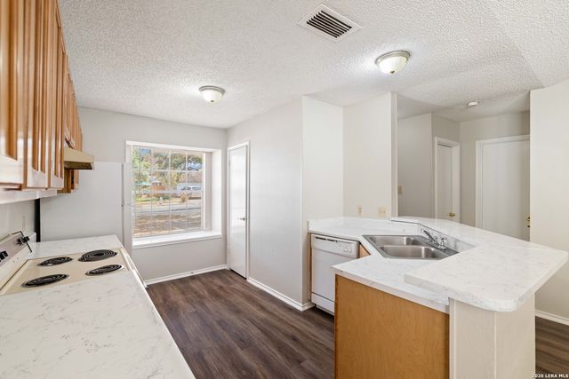 9213 Shadow Crest Dr, Converse, TX 78109