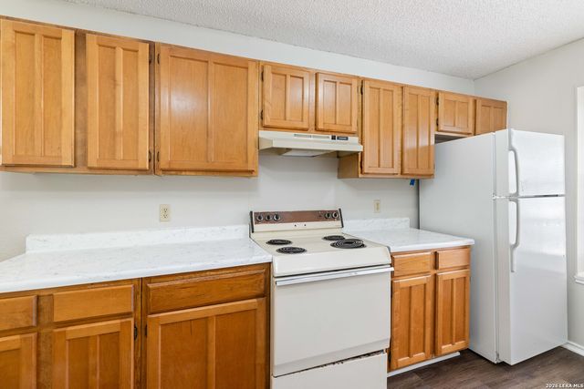 9213 Shadow Crest Dr, Converse, TX 78109