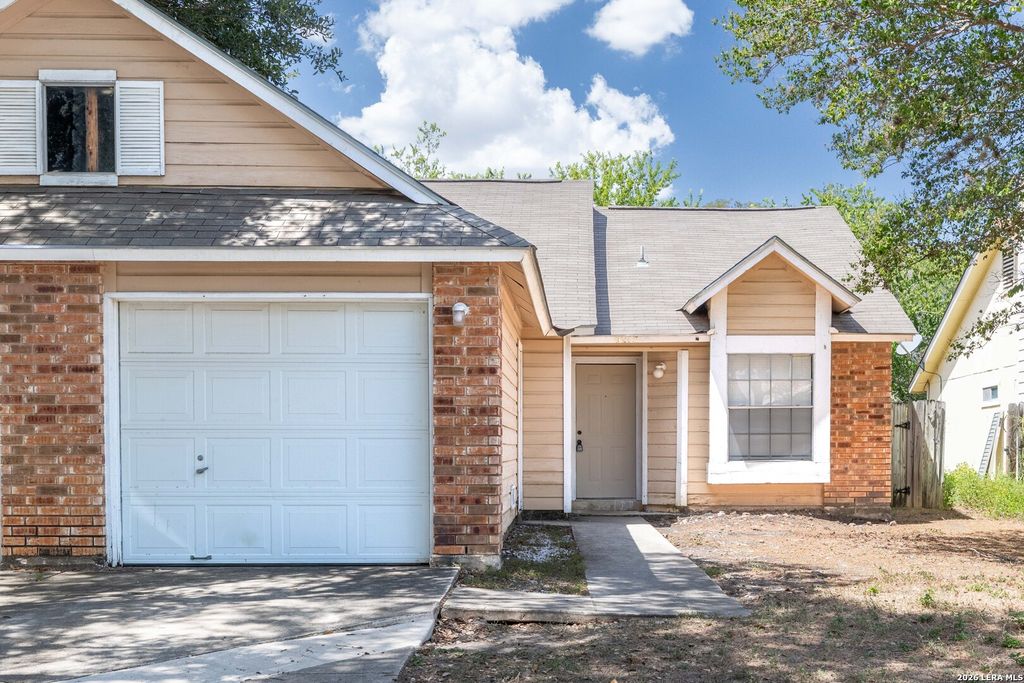 9213 Shadow Crest Dr, Converse, TX 78109