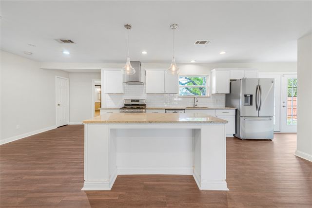 3042 Amber Lane, Farmers Branch, TX 75234