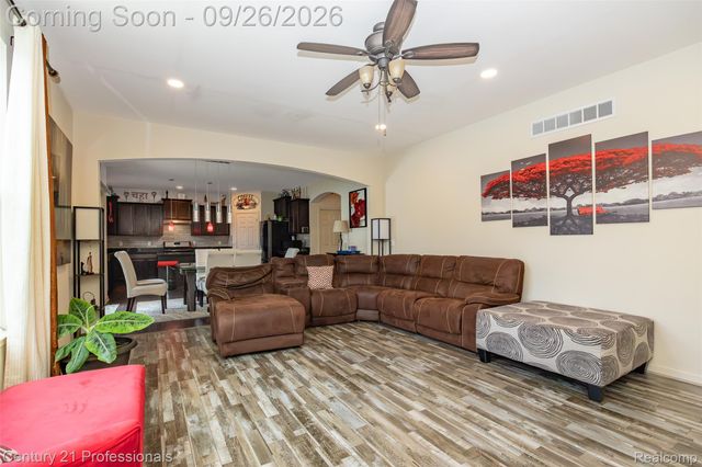 42261 Mandalay Court, Sterling Heights, MI 48313
