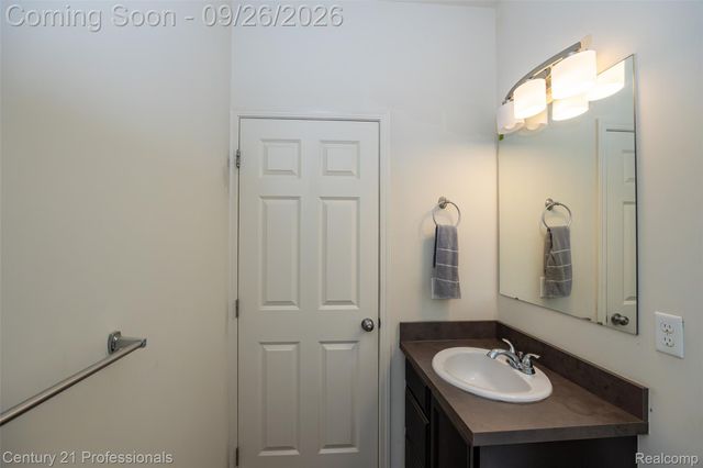 42261 Mandalay Court, Sterling Heights, MI 48313