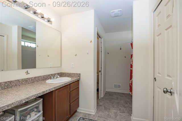 42261 Mandalay Court, Sterling Heights, MI 48313
