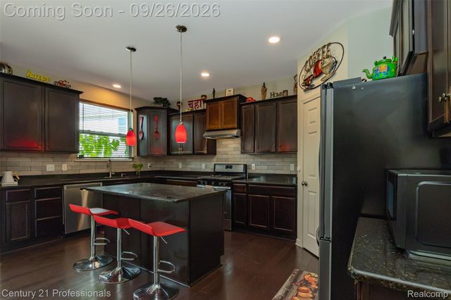 42261 Mandalay Court, Sterling Heights, MI 48313