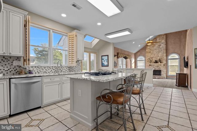 28 DARTMOUTH LN, Richboro, PA 18954