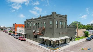 123 W May Street, Yoakum, TX 77995