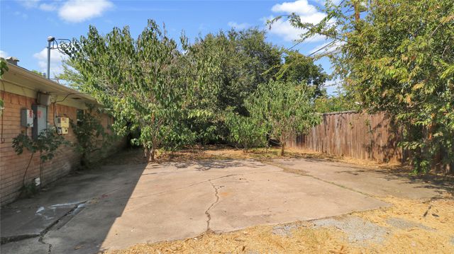 2201 Linwood Lane, Irving, TX 75061