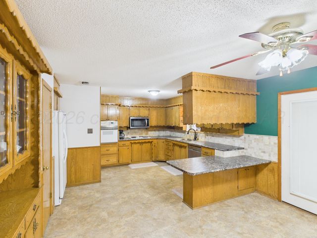 717 Phillips Drive, Dumas, TX 79029