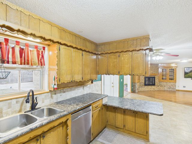 717 Phillips Drive, Dumas, TX 79029