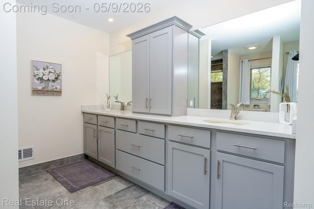 9243 Sherwood Drive, Springfield Charter Township, MI 48350