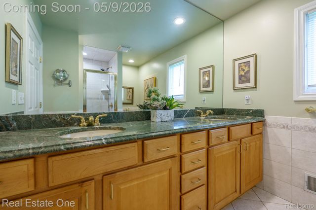 9243 Sherwood Drive, Springfield Charter Township, MI 48350