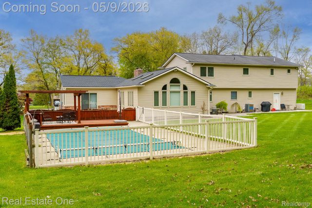 9243 Sherwood Drive, Springfield Charter Township, MI 48350