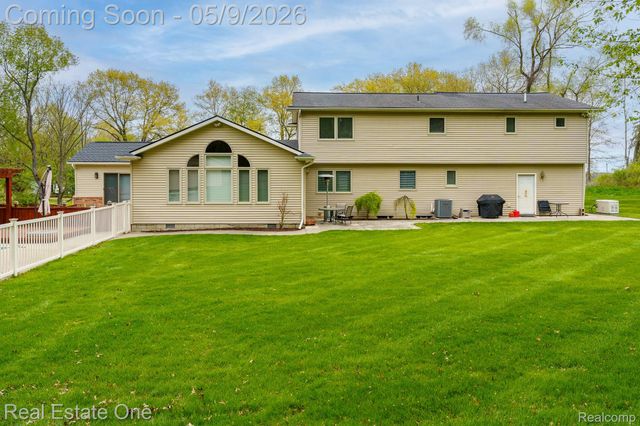 9243 Sherwood Drive, Springfield Charter Township, MI 48350