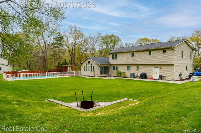 9243 Sherwood Drive, Springfield Charter Township, MI 48350