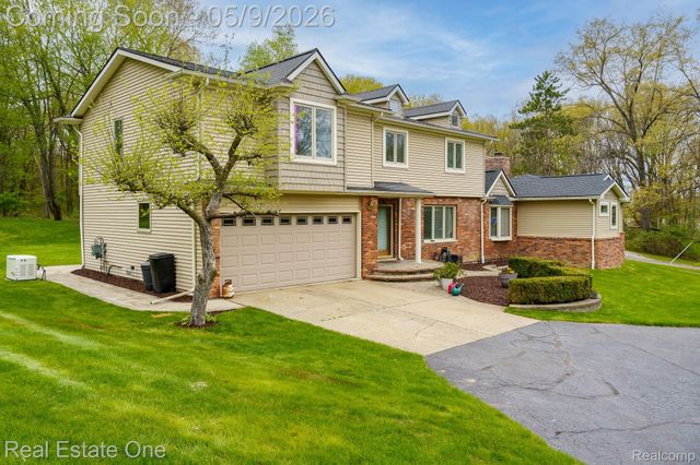 9243 Sherwood Drive, Springfield Charter Township, MI 48350