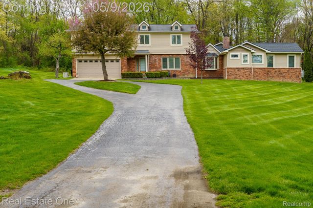 9243 Sherwood Drive, Springfield Charter Township, MI 48350