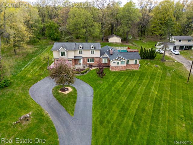 9243 Sherwood Drive, Springfield Charter Township, MI 48350