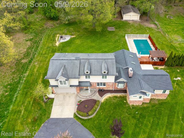 9243 Sherwood Drive, Springfield Charter Township, MI 48350