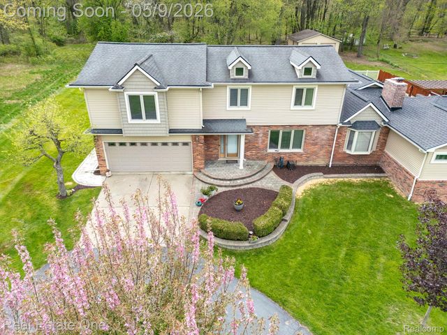 9243 Sherwood Drive, Springfield Charter Township, MI 48350